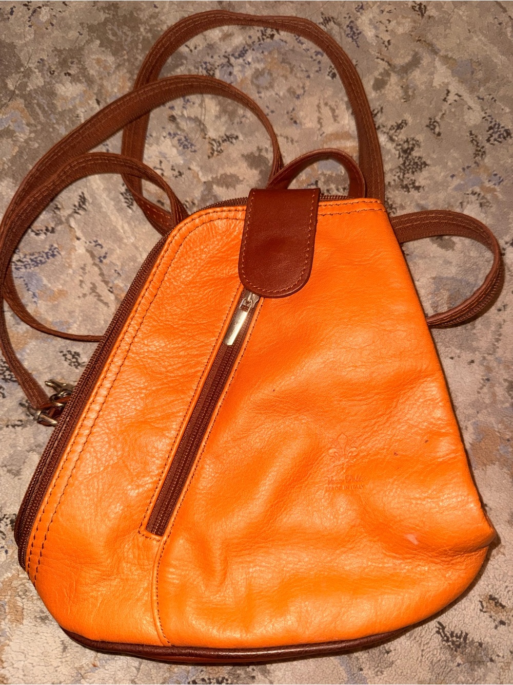 Vera Pelle Italian Soft Leather Triangular Convertible Sling Backpack